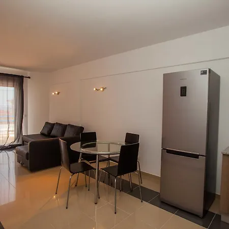 Apartamento First Line Pp/68 *